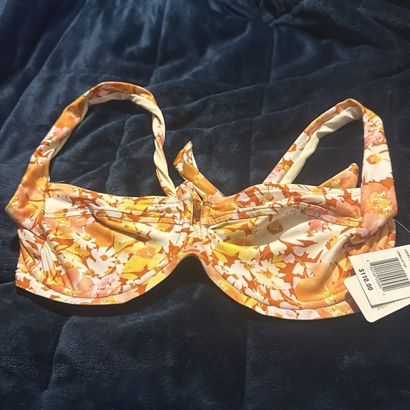 NWT L*Space Camelia bikini top in “what in carnation” print - Picture 6 of 13